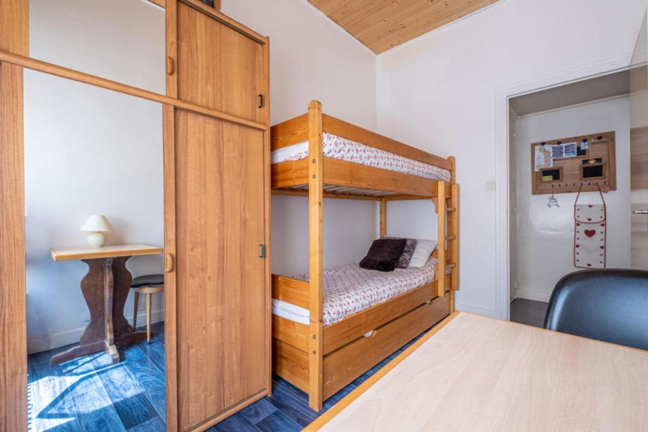 Cosy 40m With Balcony In The Heart Of